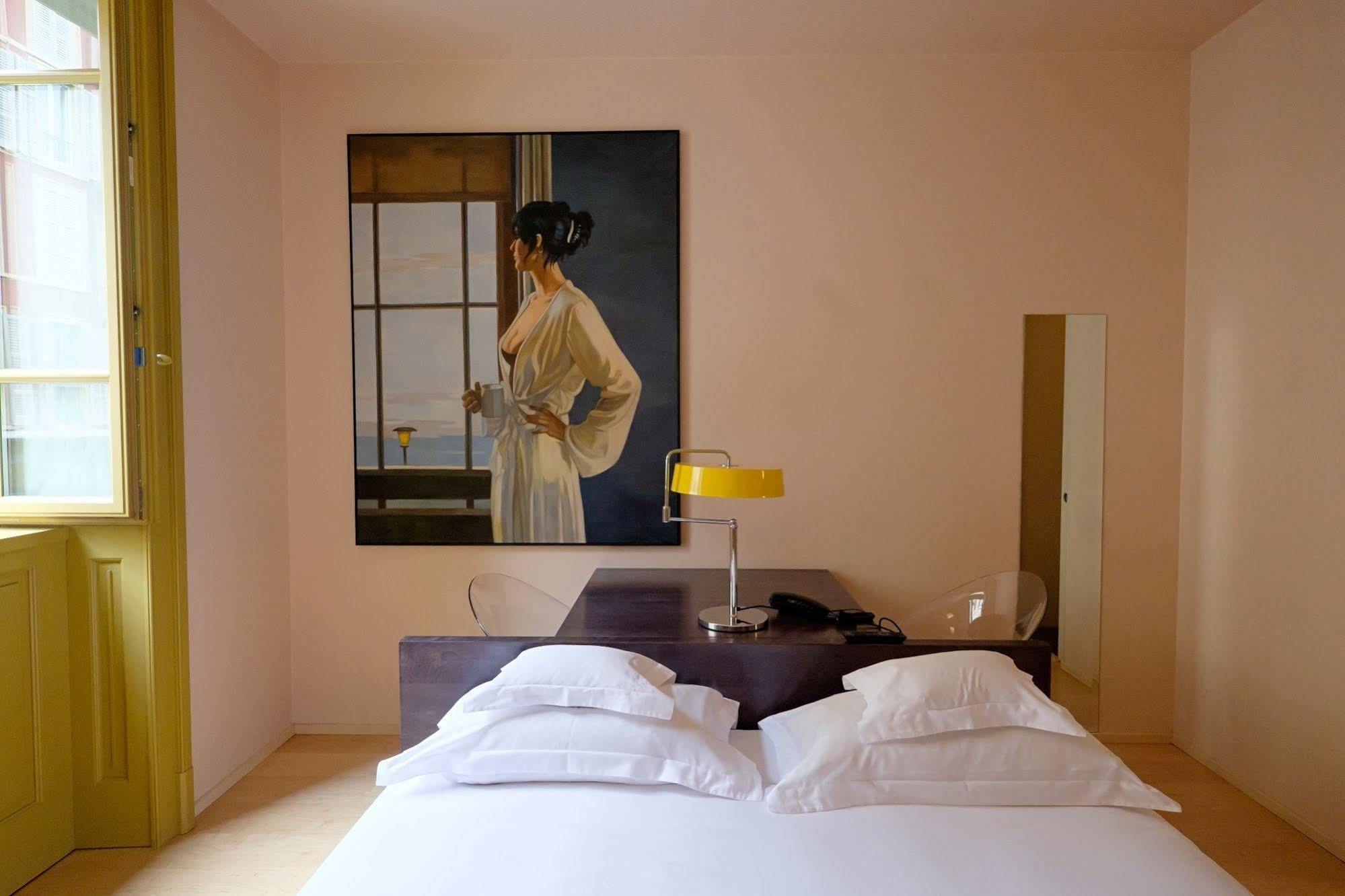Petronilla - In Hotel