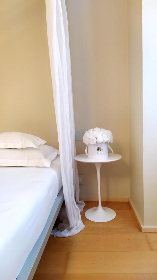 Petronilla - In Hotel